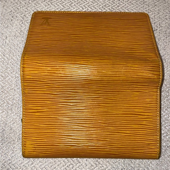 LOUIS VUITTON Epi Wallet Yellow Compact - Picture 8 of 12
